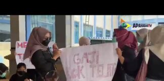 Lima bulan tanpa gaji Aksi Protes Digelar Lima bulan tanpa gaji Aksi Protes Digelar