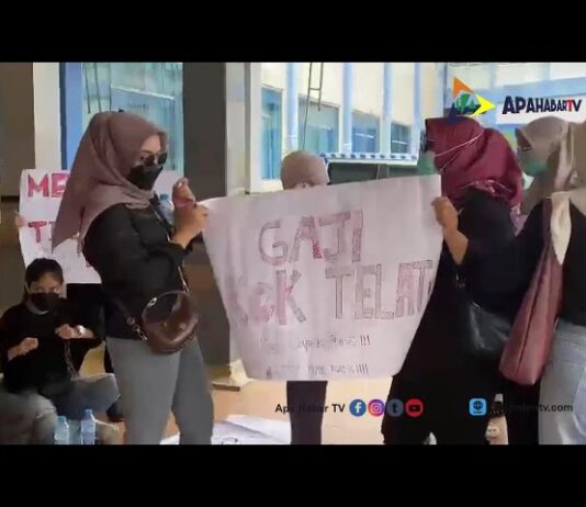 Lima bulan tanpa gaji Aksi Protes Digelar Lima bulan tanpa gaji Aksi Protes Digelar